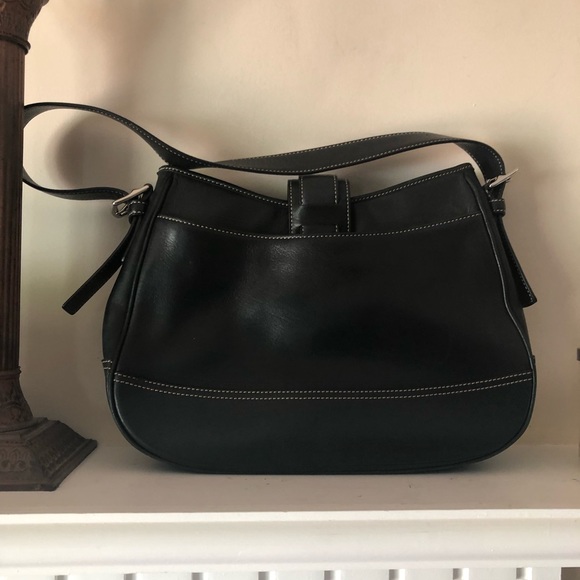 Coach Hamptons Buckle Shoulder Bag. - Picture 2 of 7